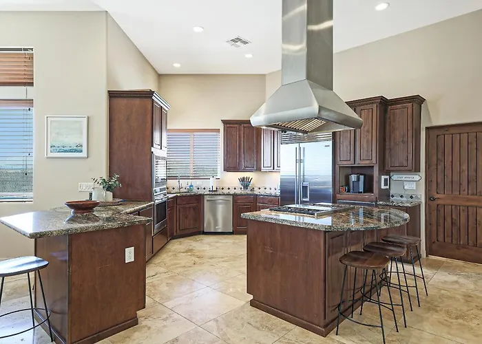 Luxury Estate, Sleeps 24, Sonoran By Homestakes Villa *