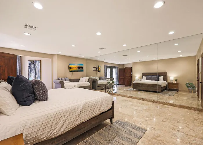 Luxury Estate, Sleeps 24, Sonoran By Homestakes Villa